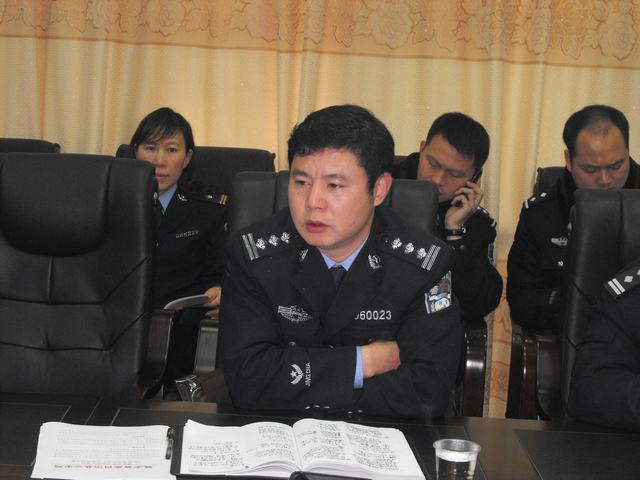 城步公安局召开中层骨干会部署“打盗抢保民安”专项行动及“形象建设年”活动(图3)