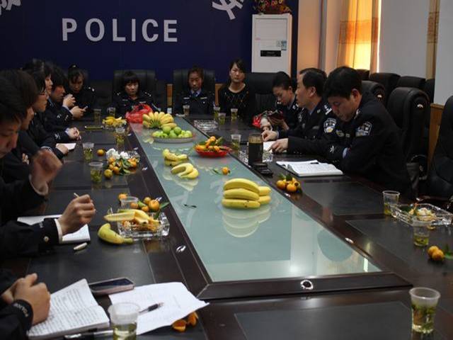 城步公安局召开“三&#8226;八”妇女节座谈会(图1)