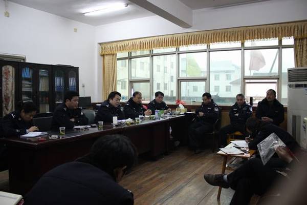 城步公安局局长、政委亲临各单位召开新年“收心会”(图2)