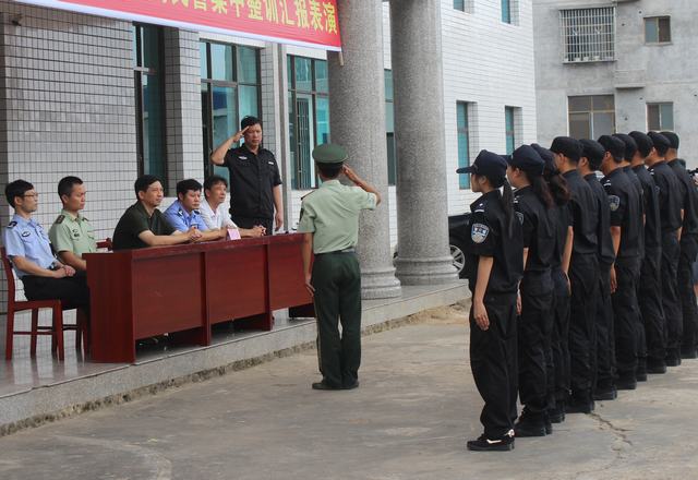 城步公安局举行森林警察大队民警集中训练汇报表演(图2)