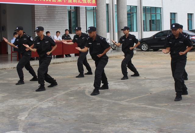 城步公安局举行森林警察大队民警集中训练汇报表演(图4)