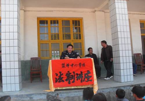 城步公安局儒林派出所深入辖区学校开展法制教育(图2)