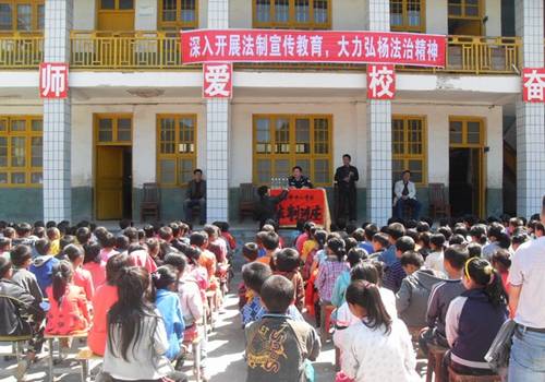 城步公安局儒林派出所深入辖区学校开展法制教育(图1)
