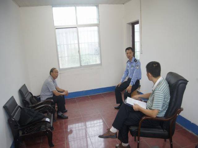 市公安局治安支队副支队长胡志刚一行来城步公安局茅坪派出所检查指导工作(图1)