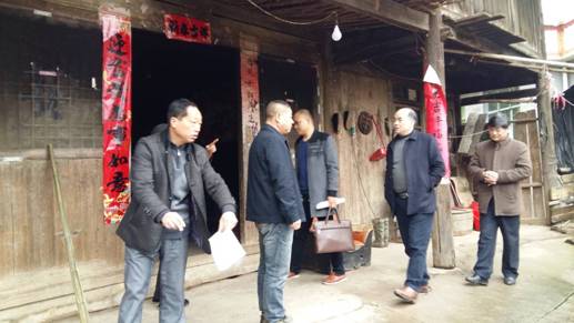 走访慰问贫困户    结对帮扶暖人心(图3)