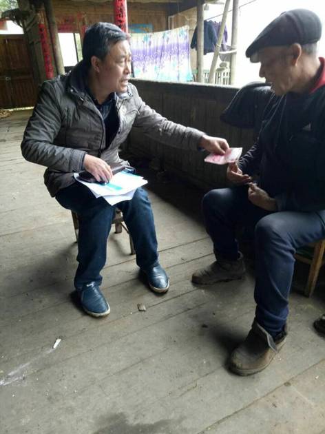 走访慰问贫困户    结对帮扶暖人心(图4)