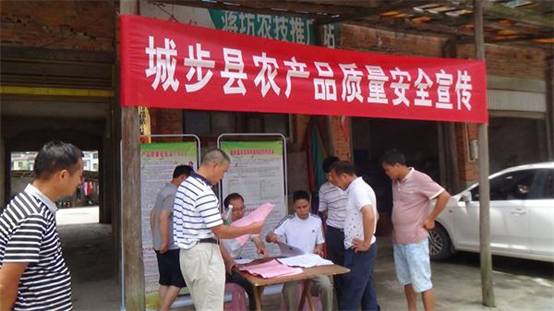 城步农业开展“灾后重建 尚德守法”活动(图1)