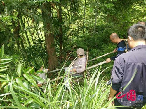 城步：一山体开裂 当地紧急转移300余名村民(图2)
