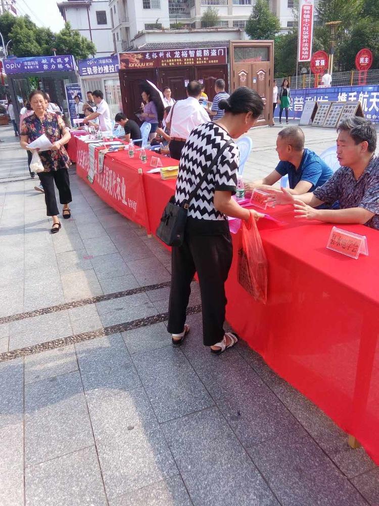 城步畜牧局利用全国科普日  开展畜牧科普知识宣传活动(图1)
