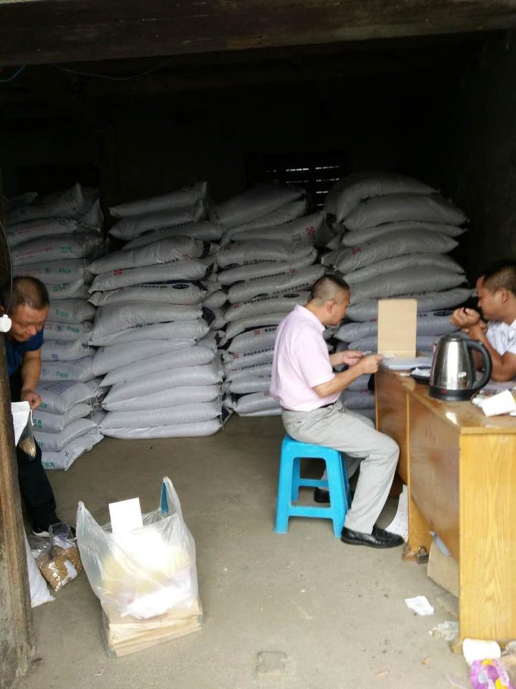 城步开展养殖业农资打假行动  全面抽检奶牛饲料(图1)