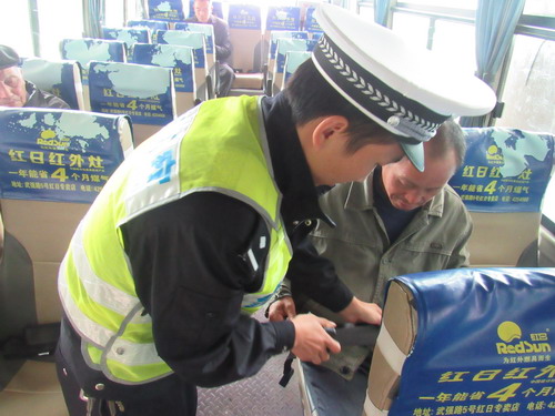 城步交警大队强化宣传工作 打响交通安全宣传攻坚战(图4)