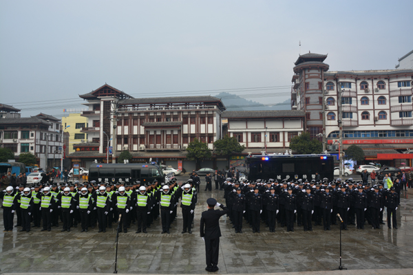 城步公安局隆重举行“屯警街面 动中备勤”启动仪式(图6)