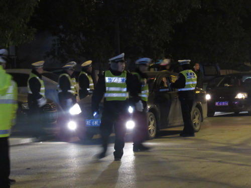 城步交警开展“冬春攻势”夜查行动(图3)