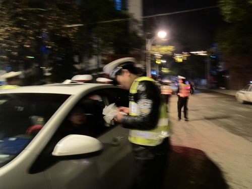 城步交警开展“冬春攻势”夜查行动(图5)