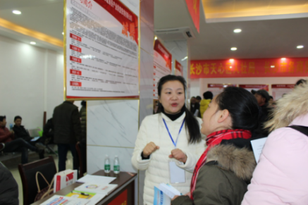 城步“春风行动”专场招聘会：1400个优质岗位  总有一款适合你(图1)
