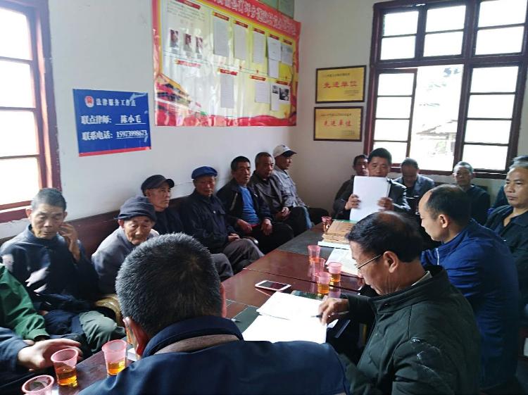 城步畜牧局将党的十九大精神课堂搬到联点帮扶村(图1)