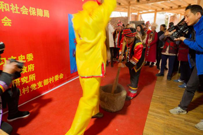 城步首届苗绣技能大赛暨苗绣文化艺术节隆重举行(图9)