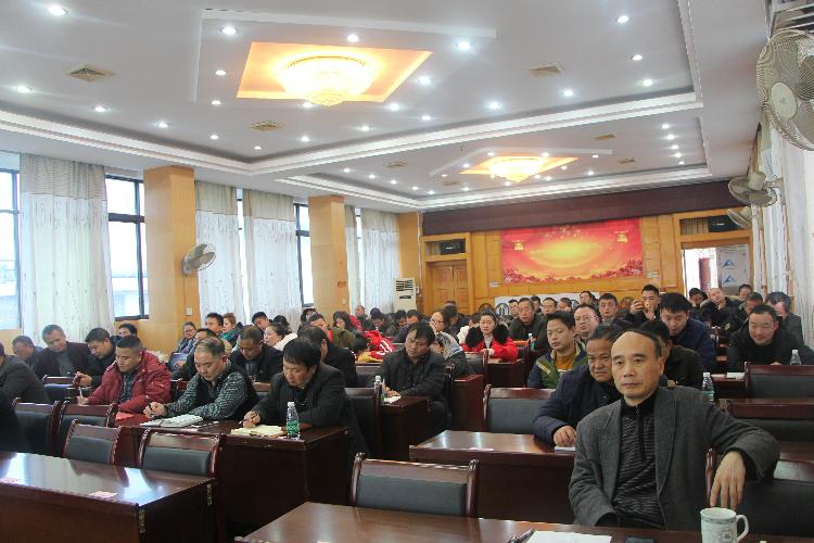 城步国土资源局组织全体干部职工学习《中国共产党纪律处分条例》、《监察法》等法律(图1)