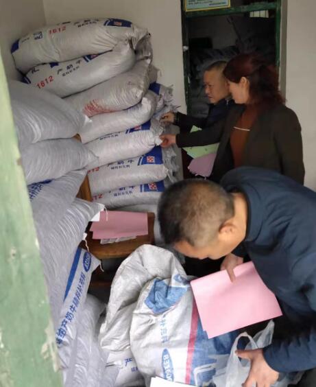 城步畜牧局检查南山饲料兽药  严把养殖投入品质量安全关(图1)