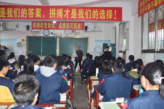 城步教育局新班子履职担责　调研高中教育(图2)
