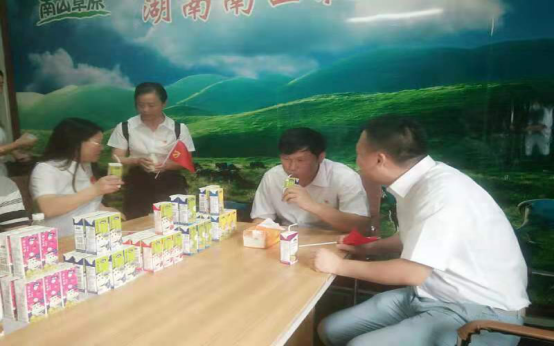 城步教育局开展“不忘初心 牢记使命”庆“七.一”主题党日活动(图5)