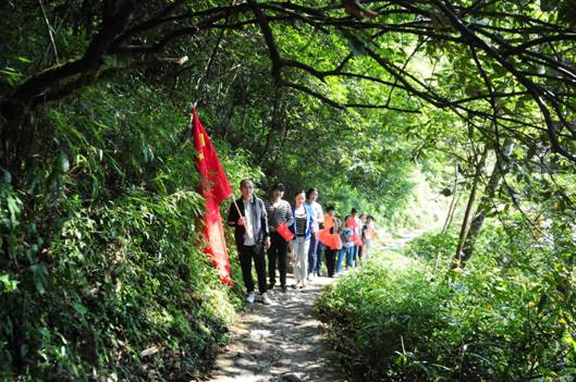 县行政审批服务局深入开展“不忘初心、牢记使命”主题教育(图2)