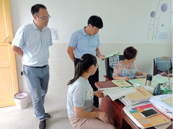 县教育局杨进德深入乡镇学校督查工作(图4)