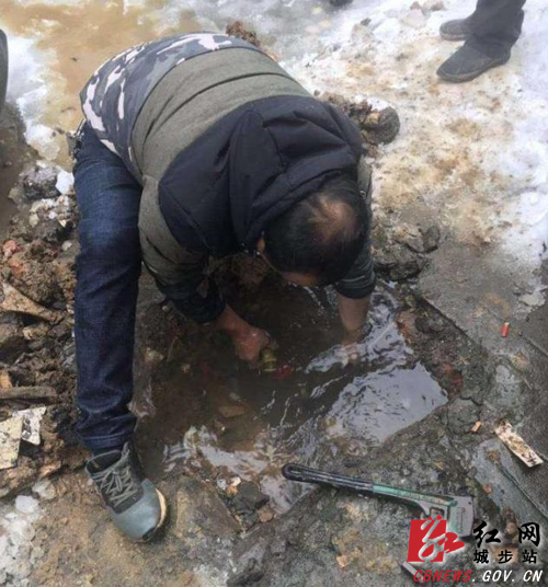 城步：8支队伍昼夜抢修保供水(图2)