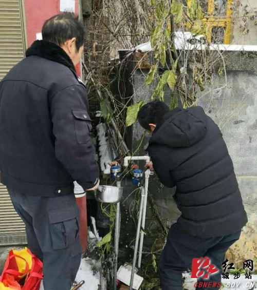 城步：8支队伍昼夜抢修保供水(图1)
