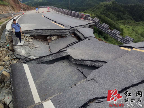 城步公路铁军奋战七昼夜抢通生命线(图3)