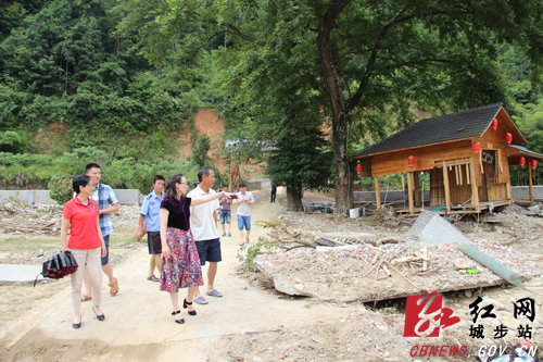 晏丽君督导城步星级旅游点和定点扶贫村灾后重建工作(图2)