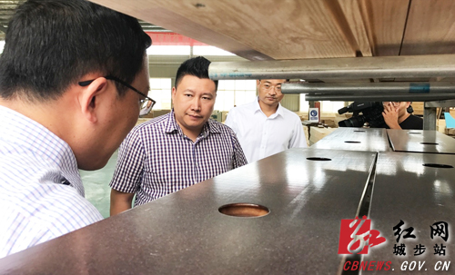 方凯带队赴江苏考察电子商务进农村工作(图1)