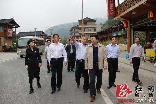 陈向群在城步调研湖南南山国家公园体制试点时强调坚持保护为先、管理为重、发展为要(图5)