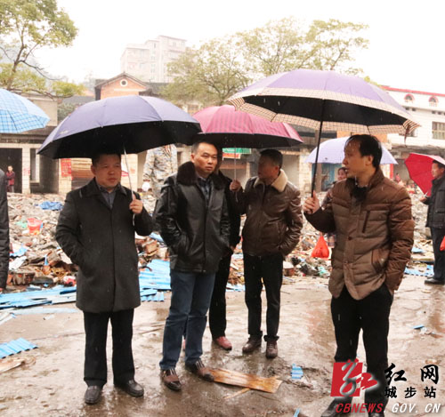 杨博理指导儒林老农贸市场搬迁工作(图1)