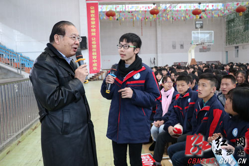 美籍华人教授黄厚斌深入城步义务助教(图2)