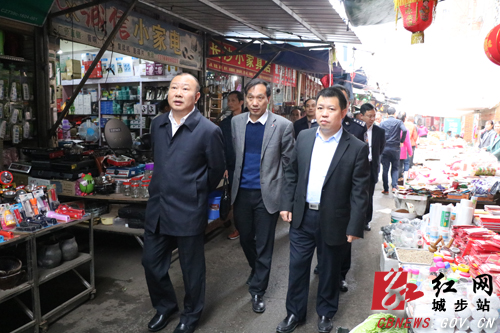 罗建南调研儒林综合大市场搬迁工作(图2)