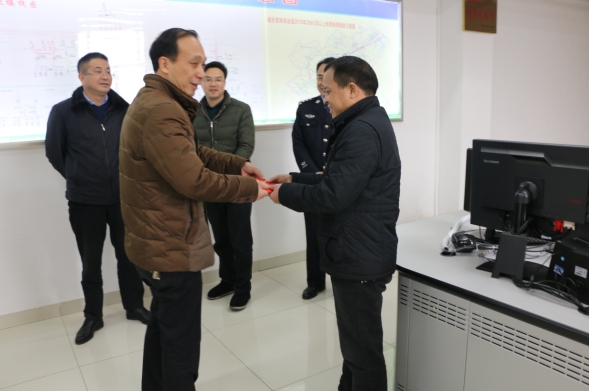 杨博理慰问春节期间坚守一线工作人员(图1)