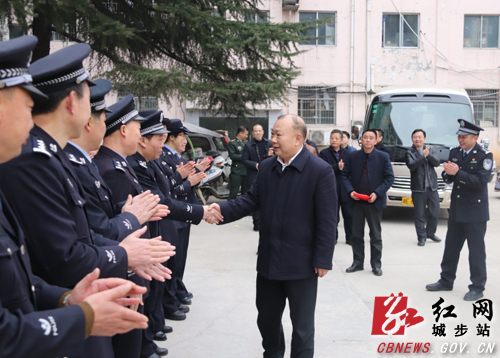 罗建南率队慰问驻城部队官兵(图3)