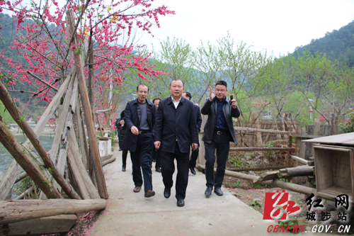 罗建南深入乡镇调研易地扶贫搬迁、生态移民、旅游扶贫等工作(图3)