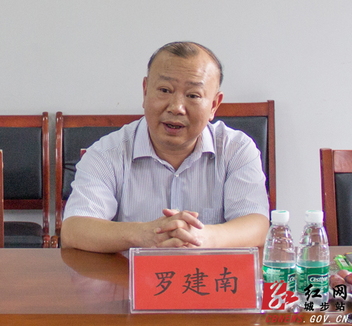 “八一”前夕罗建南率队慰问驻城官兵(图3)