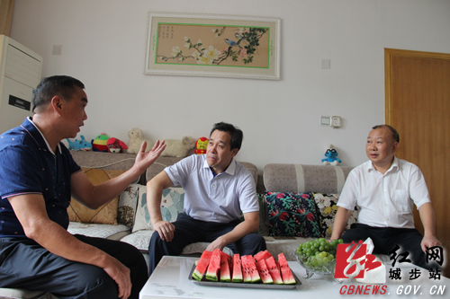 邓广雁深入城步调研并慰问困难党员和群众(图1)