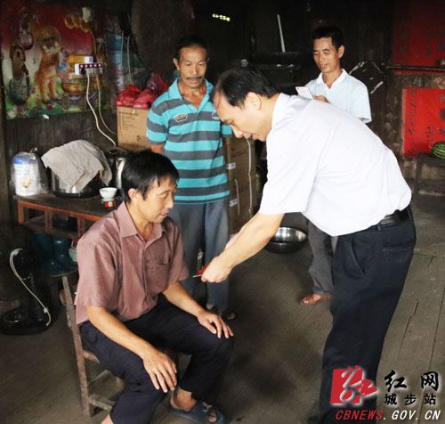 杨博理深入五团长安营调研指导脱贫攻坚工作(图3)
