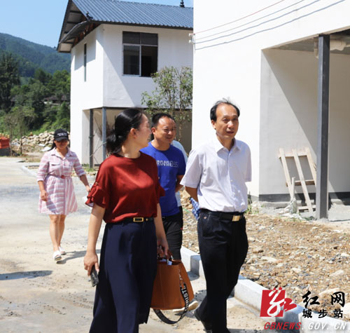 杨博理深入五团长安营调研指导脱贫攻坚工作(图1)