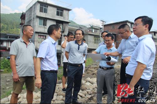 杨博理督查易地扶贫搬迁集中安置点建设工作(图1)