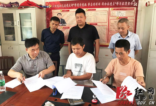 方凯赴五团镇调研指导扶贫工作(图1)
