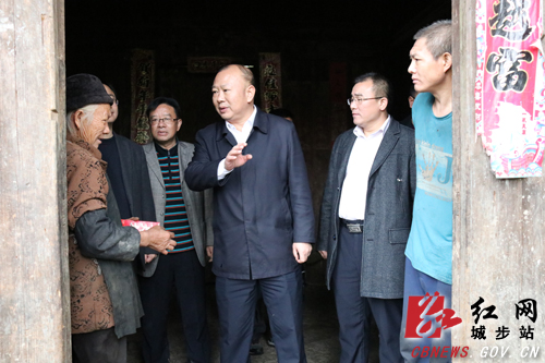 罗建南深入黄伞村调研指导脱贫攻坚工作(图4)