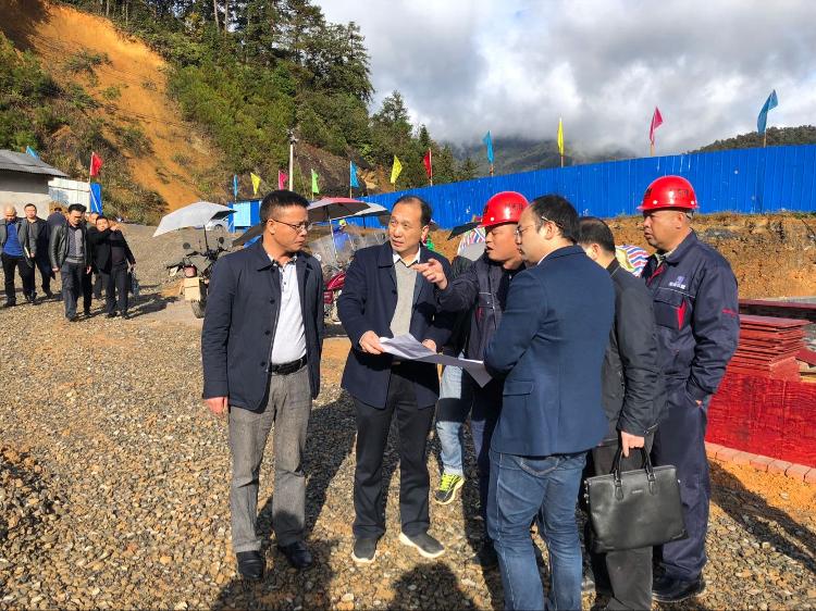杨博理深入乡镇现场调度易地扶贫搬迁工作(图1)