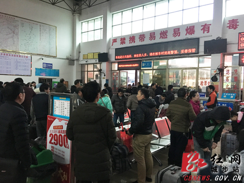 城步公路客运迎春运返程客流高峰(图1)