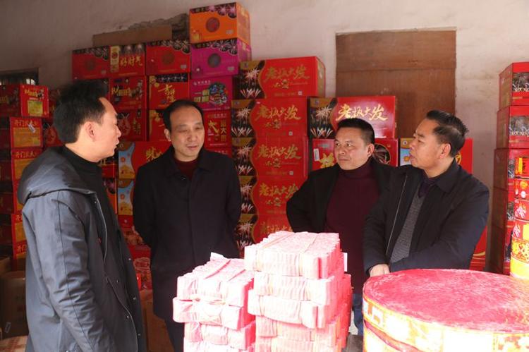 杨博理慰问威溪乡困难群众并督查安全生产工作(图1)