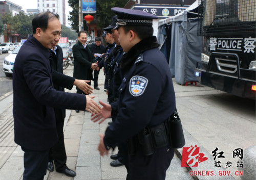 杨博理看望慰问坚守一线岗位干部职工(图2)